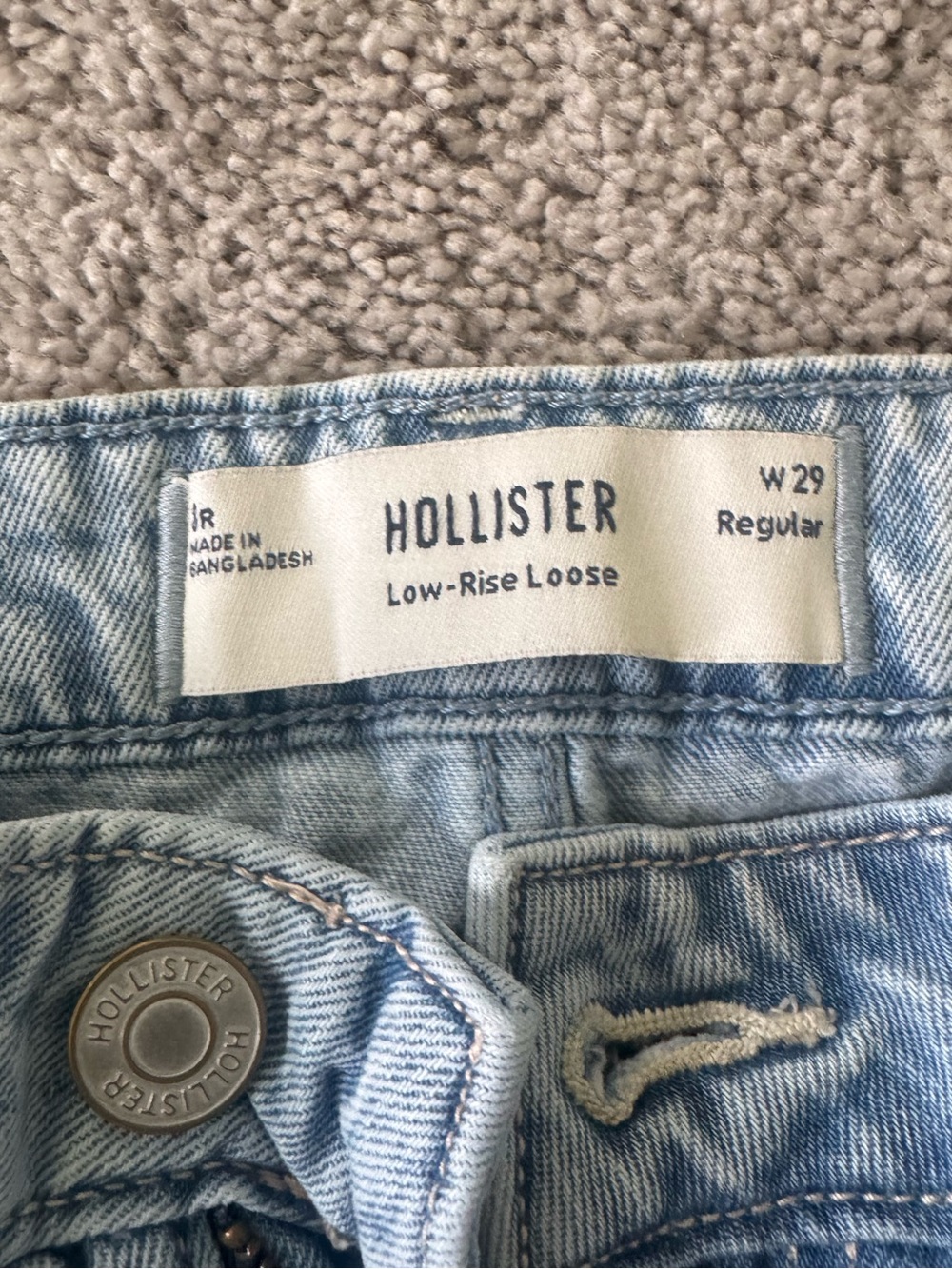 Hollister Women's Low-Rise Loose Jeans in Light Blue size 8R/29